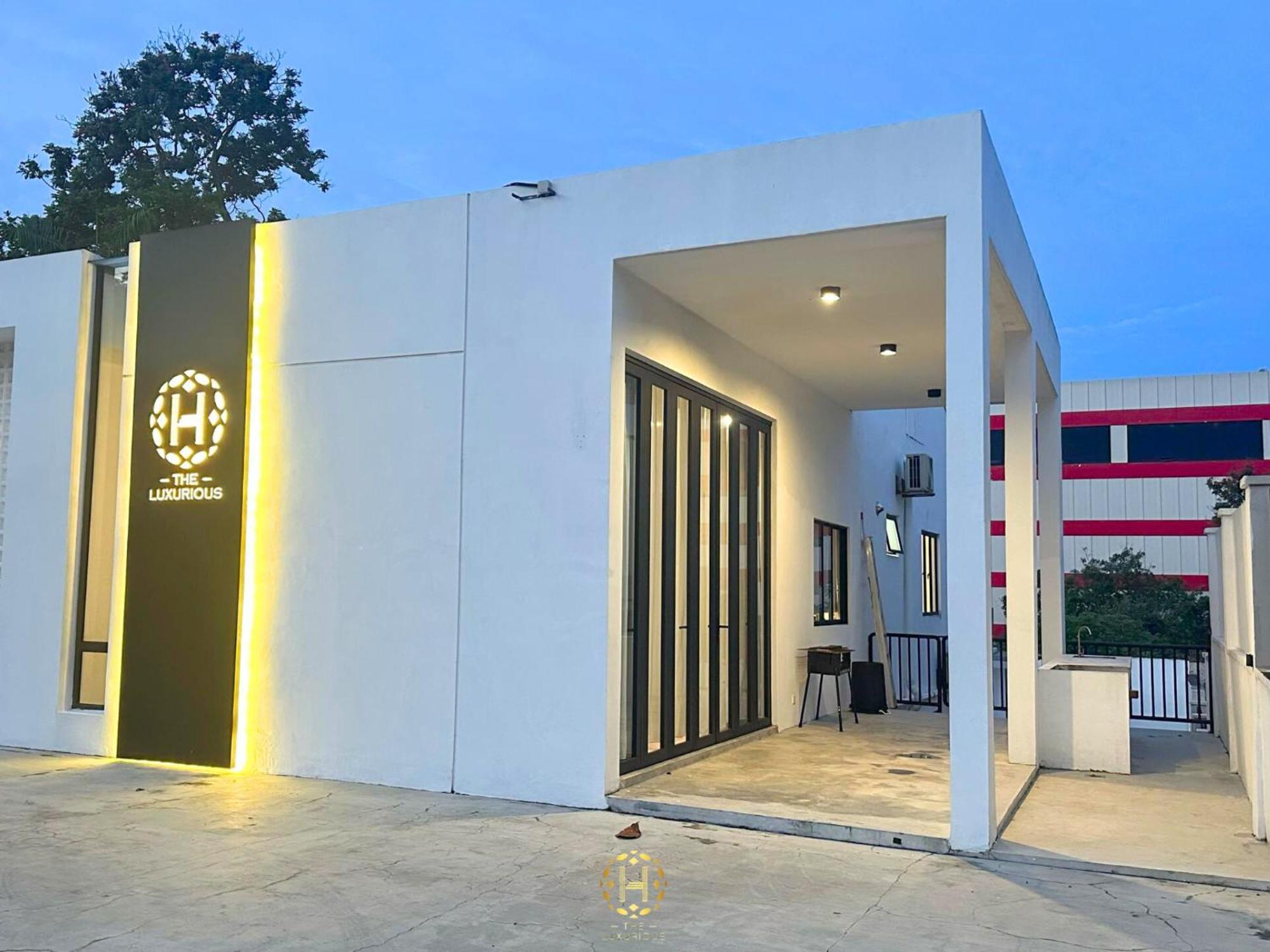 The Luxurious 27, Johor Bahruヴィラ エクステリア 写真
